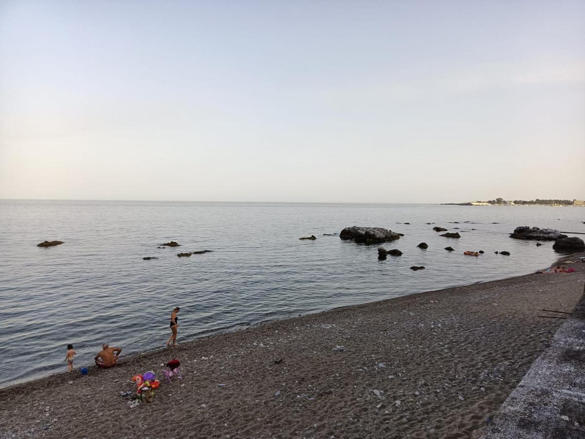 Bilocale Fronte Mare Apartment Джардини Наксос Екстериор снимка